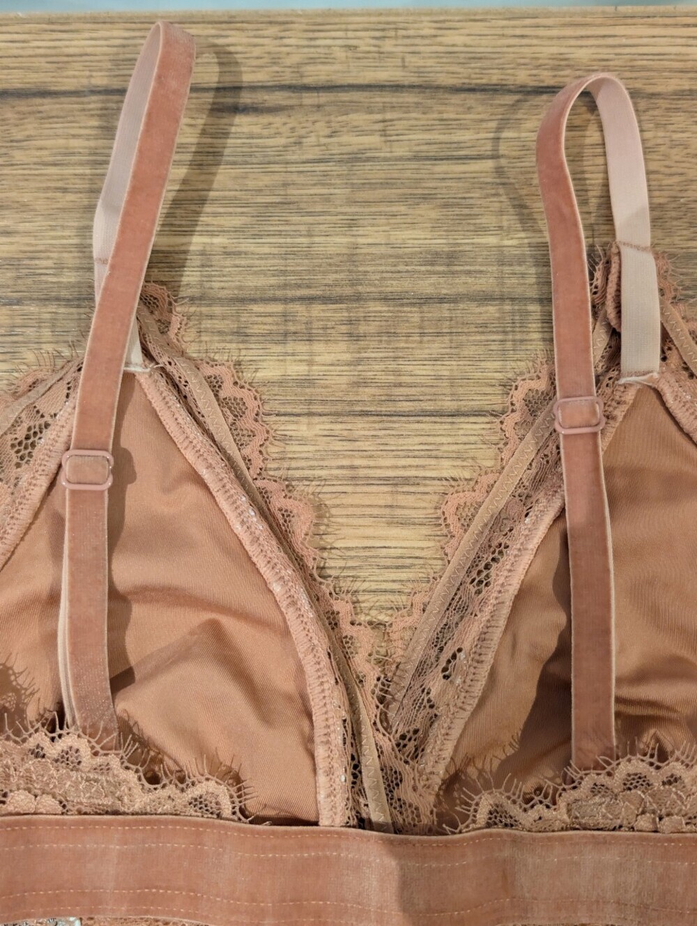 Forever 21 Velvet Bralette Size Small Peachy Coral Colour - Picture 3 of 7